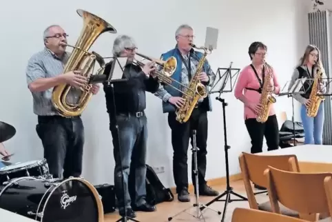 Blasmusik made in Eschenau: Das Ensemble spielt auch am Sonntag zur Kerwe.