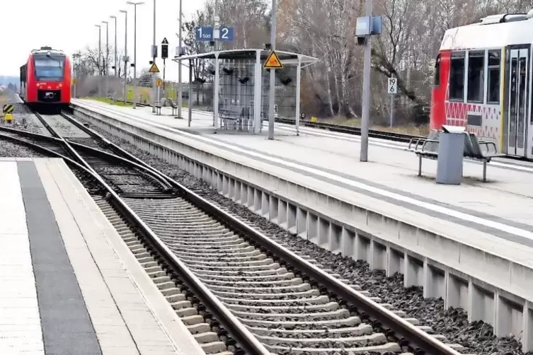 Der Lärm durch quietschende Züge macht den Anwohnern am Freinsheimer Bahnhof zu schaffen.
