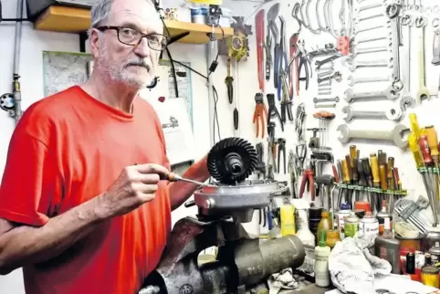 Unzählige Handwerksutensilien sowie Fräs- und andere Maschinen lagern in Siegfried Richters Werkstatt.