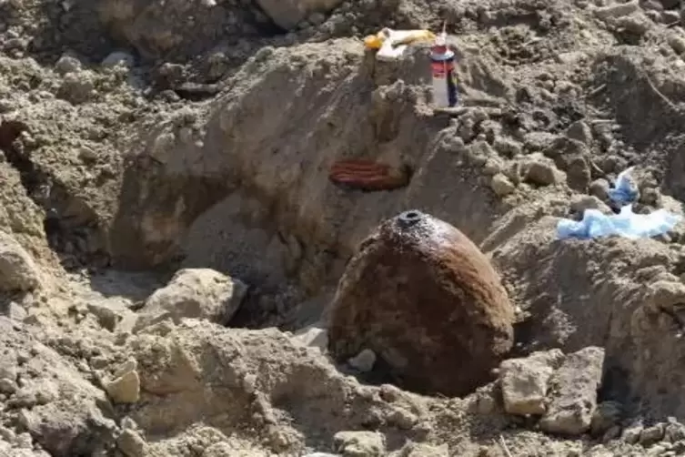 Die im August gefundene und entsch&auml;rfte Bombe in Friesenheim. Foto: Heimerl 