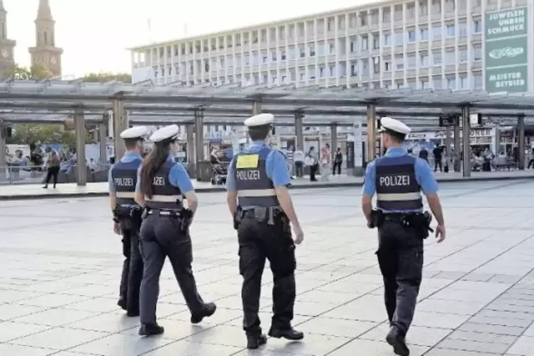 Dauerforderung: mehr Polizeipräsenz für den Verkehrsknotenpunkt Berliner Platz im Stadtzentrum.