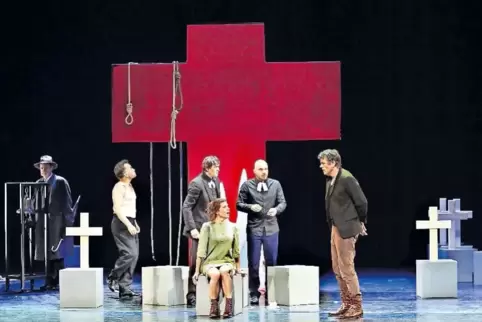 Hexenwahn: Ensemble mit Elizabeth Proctor (Iris Boss, sitzend) und John Proctor (Wolfgang Seidenberg, rechts).