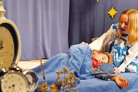 Nur wenn Wanda Wolkenfrau (Marit Zwart) den Schlüssel zum Tor des Tages findet, kann der Morgen anbrechen. Sie braucht deshalb d