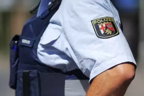 Ein dritter Hochstapler hat ausgespielt: Die Polizei stellte den falschen Polizisten. Foto: DPA 