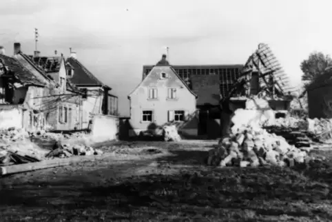 Nach der Bombardierung: Häuser in der Pfaffengasse.