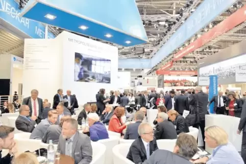 Volle Gänge, volle Sessel, interessante Gespräche: ein Blick auf den Stand der Metropolregion bei der diesjährigen Expo Real.