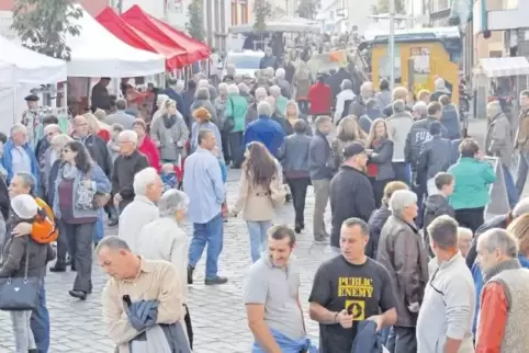 Bummeln, einkaufen, feiern und Modellbahnen bestaunen: Wendelinusmarkt, Oktoberfest und Modellbahnbörse locken in die Stadt.