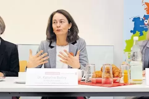 Gestern in der Verbraucherzentrale (von links): Bundesministerin Katarina Barley und Sozialdezernentin Beate Steeg.