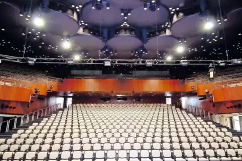 An 16 Abenden im Jahr bietet die Stadt Neustadt ihren Bürgern im Saalbau Theater und Konzerte an – genutzt wird dieses Angebot a