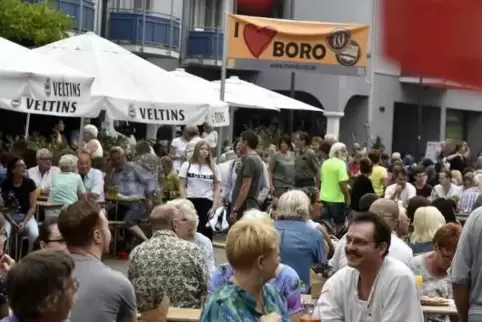 Von Jahr zu Jahr wird es voller, wenn auf dem Kurpfalzplatz das italienische Fest veranstaltet wird. Foto: Bolte 