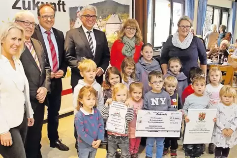 Landrätin Susanne Ganster, Bürgermeister Volker Schmitt, Verbandsbürgermeister Jürgen Gundacker und Innenminister Roger Lewentz 