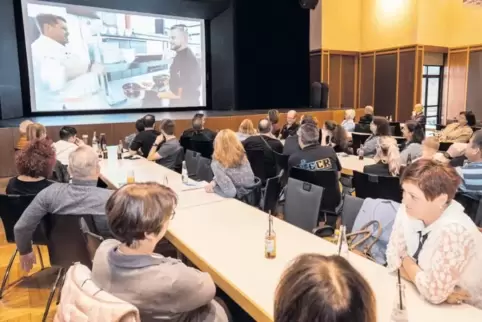 Normalerweise gibt es nur beim Fußballweltmeisterschaften Public Viewing: Doch am Donnerstagabend hat die Ausstrahlung der Ramst