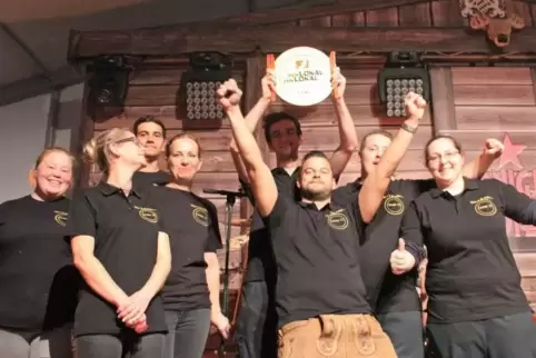 Das „Bühnen“-Team um Martin Umla (vorne mit hochgereckten Armen).  Foto: Monika Klein