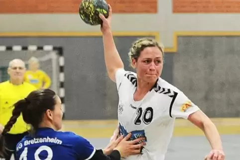 SV-Rückraumspielerin Katharina Koch (rechts, hier gegen Mainz) war beste Torschützin ihres Teams im Spiel bei der HSG Hunsrück. 