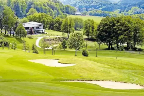Angebote für den Golfplatz gibt es, doch bei einem Verkauf unter Bilanzwert käme auf die Ortsgemeinden eine Umlagesteigerung zu.