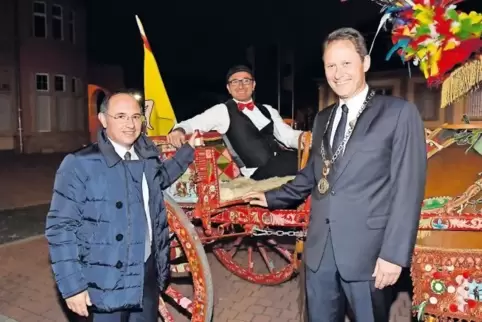 Brauchtum: Der Kulturverein Bella Italia aus Lambsheim fuhr mit einer sizilianischen Kutsche vor, begrüßt von Giuseppe Incatasci