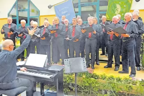 Der Männerchor „2 im Takt“ vereinigt Sänger aus Westheim mit denen des „Frohsinn“ Mechtersheim.