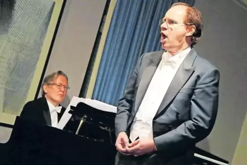Bariton Christopher Jung ist Professor in Halle an der Saale, hat aber schon mehrfach hochgelobte Konzerte in unserer Region bes