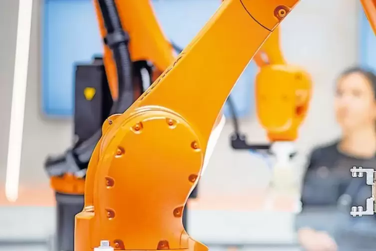 Der zum chinesischen Midea-Konzern gehörende Roboterbauer Kuka erwartet für dieses Jahr nur noch einen Umsatz von 3,3 Milliarden
