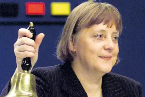 Am 10. April 2000 verschaffte sich Angela Merkel beim Parteitag in Essen nach ihrer Wahl zur CDU-Parteivorsitzenden mit der Gloc