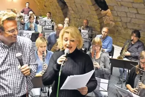 Zum ersten Mal sind sie zusammen auf der Bühne: die beiden Solisten Johannes Kalpers und Nicole Metzger.