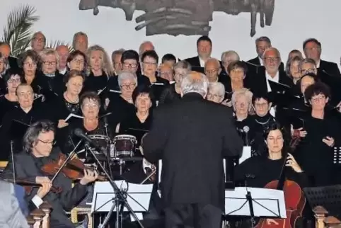 Dirigent und Organisator Wolfgang Frary hat ein Programm zusammengestellt, das vom 12. Jahrhundert bis zu aktueller Popmusik rei