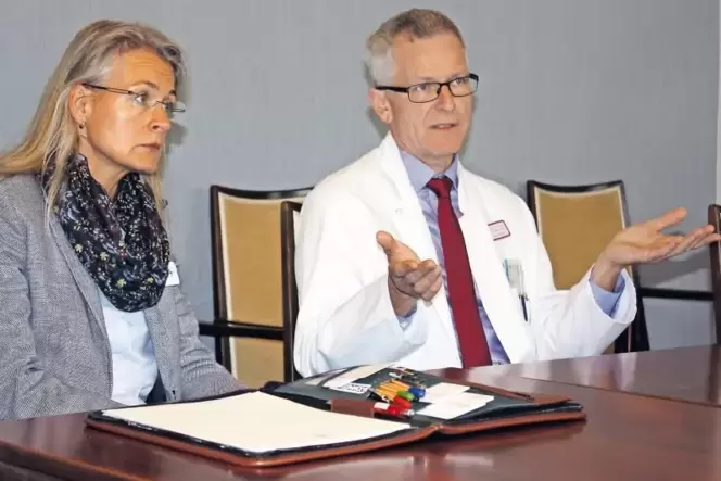 Informieren am 6. November über die neue ambulante Palliativversorgung vor Ort: Annette Becker-Annen und Andreas Brückner. Informieren am 6. November über die neue ambulante Palliativversorgung vor Ort: Annette Becker-Annen und Andreas Brückner.