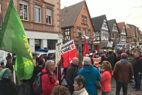Die Menschen demonstrierten in Kandel. Foto: Van 