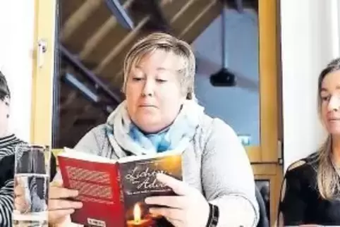 Die fünf Autorinnen (von links) Nadine Lang, Waltraud E. Geist, Marion Bischoff, Alexandra Hanke und Barbara Danner-Schmidt lese
