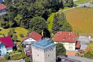 Idyllische Wasserburg: Unter dem Ehepaar Loeb hat das Geschäft wieder deutlich angezogen – auch deshalb ist Landrat Otto Rubly f
