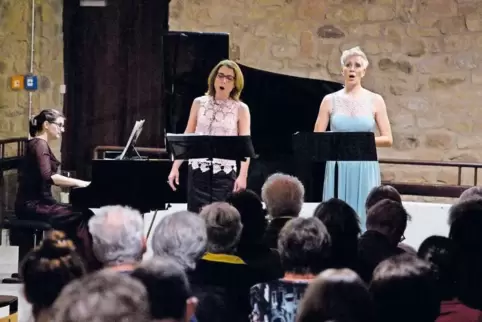 Frauenpower: Pianistin Anette Fischer-Lichdi und die Sängerinnen Antonia Lutz und Melanie Petcu.