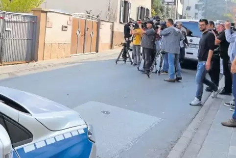 Großes Medieninteresse am 19. Oktober nach der Tragödie in Kirchheim mit zwei Toten und zwei verletzten Polizisten. Das damalige