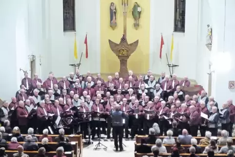 Alle drei Chöre auf einen Blick: der Südpfälzer Männerchor und die Sänger des MGV Waldeslust Bruchweiler und GV Eintracht Busenb
