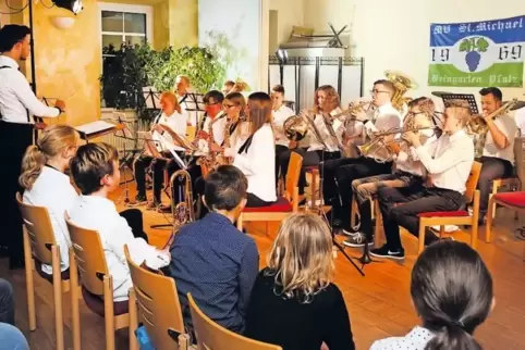 Musik von Wolfgang Amadeus Mozart und Edvard Grieg spielte die Jugendkapelle des Vereins.