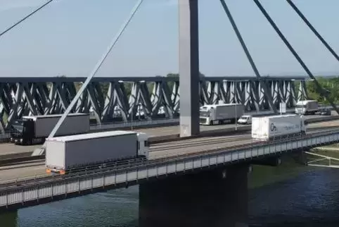 Am Mittwoch fließt der Vekehr ein letztes Mal ohne Störun g über die Rheinbrücke. Ab Donnerstag müssen Pendler wahrscheinlich wi
