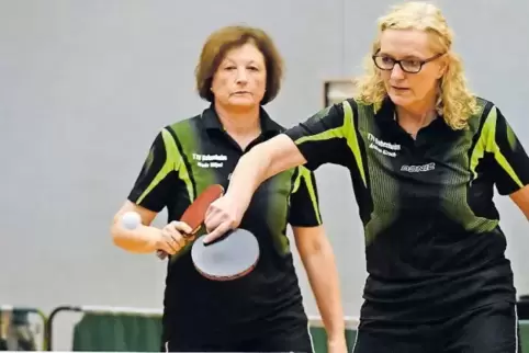 Maria Völpel (links) und Andrea Kirsch vom TTV Bobenheim hatten im Doppel gegen Harthausen das Nachsehen.