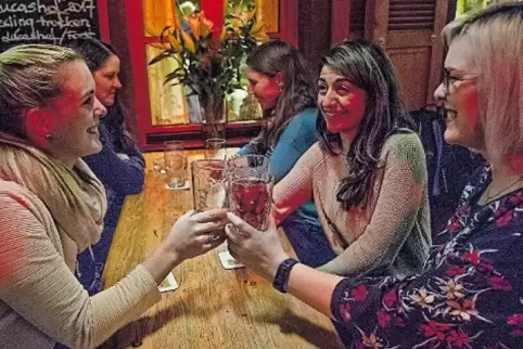 Prost: Kim, Josy, Lisa.