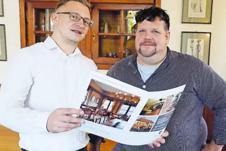 ... mit den beiden Gesichtern, die k&uuml;nftig die dortigen Geschicke leiten: Pierre Hartung (links) und Sven Niederbremer.