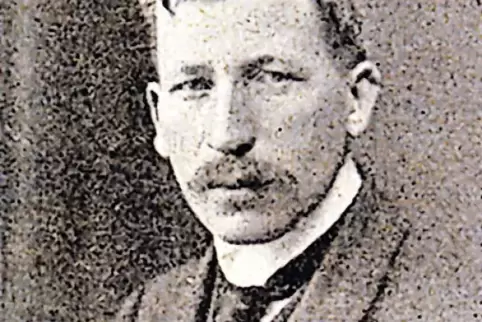 Informeller Sprecher des Arbeiter- und Soldatenrats: Friedrich Ackermann.
