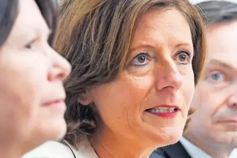 Die Spitzen der Ampel-Koalition (von links): Ulrike Höfken (Grüne), Malu Dreyer (SPD) und Volker Wissing (FDP).