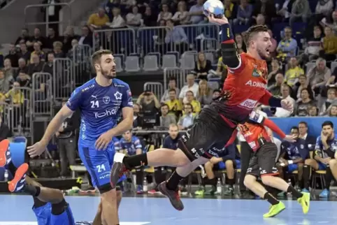 Jannik Kohlbacher erzielt eines seiner zehn Tore. Foto: KUNz 
