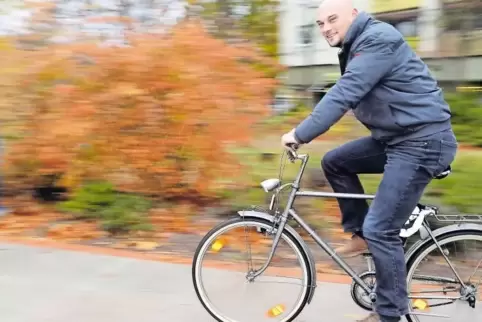Das Fahrrad, Baujahr 1958, hat keinen Kilometerzähler. Bürgermeister Dennis Nitsche schätzt, dass er in der Woche rund 30 Kilome