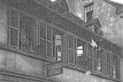 Das Haus in der Bahnhofstraße 39 in Kusel um 1927. Hier wohnte Erwin Weil als Kind und Jugendlicher und von 1923 bis 1925 auch J