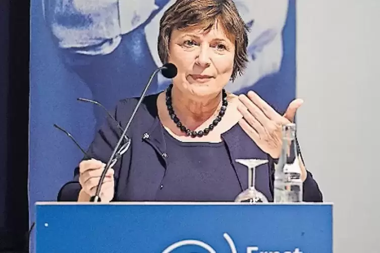 Eine Premiere: Immacolata Amodeo begr&uuml;&szlig;te bei der Er&ouml;ffnung die zahlreichen G&auml;ste.