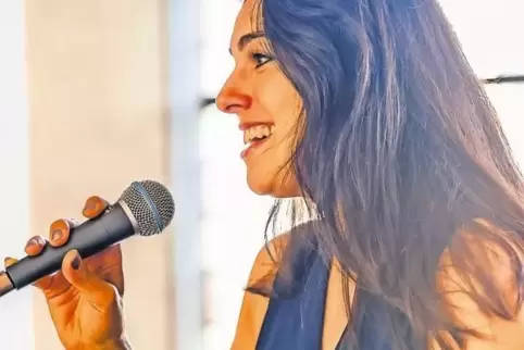 Pia Kaiser singt gerne romantische Titel und mag es, dass sie mit ihrer Stimme Hochzeiten bereichern kann.