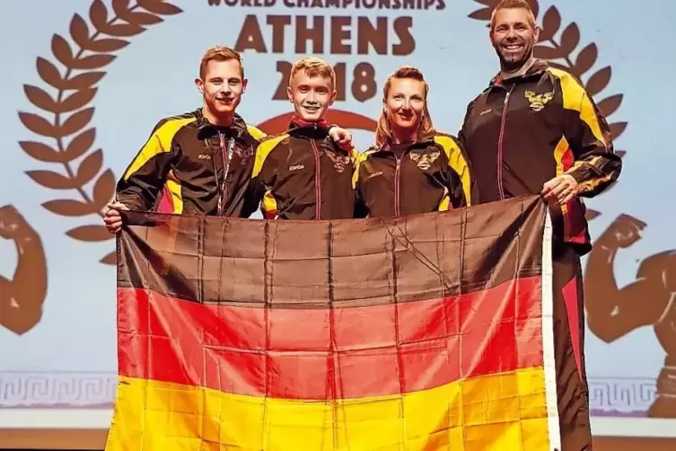 Die Obermoscheler Delegation in Athen (von links): Weltmeister Mirko Wasem, Benedikt Klemenz sowie die Trainer Olga und Dirk Hil