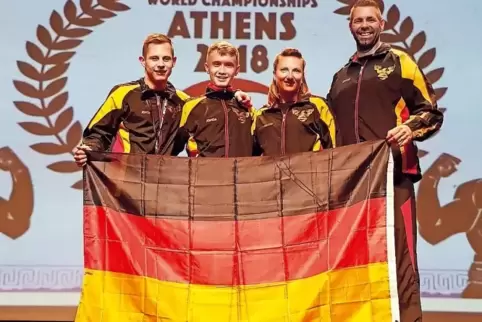Die Obermoscheler Delegation in Athen (von links): Weltmeister Mirko Wasem, Benedikt Klemenz sowie die Trainer Olga und Dirk Hil