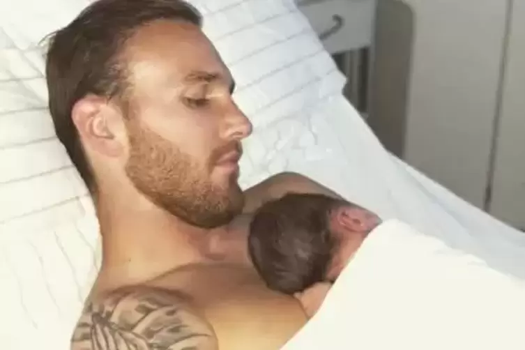 Tobias Sippel ist zum ersten Mal Vater geworden. Screenshot: jpl 