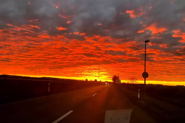himmel_ueber_muttersatdt460.JPG