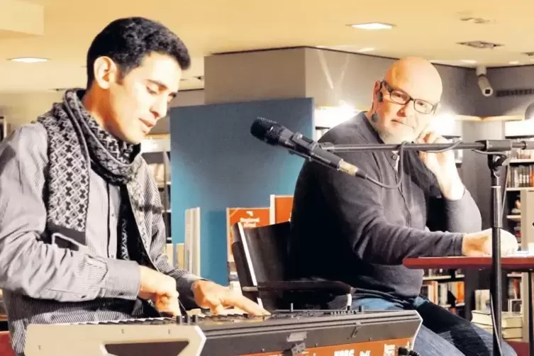 Wollen mit musikalischen Lesungen ein weiteres Bild von Syrien zeigen: Aeham Ahmad, der „Pianist aus den Trümmern“, und Souheil 